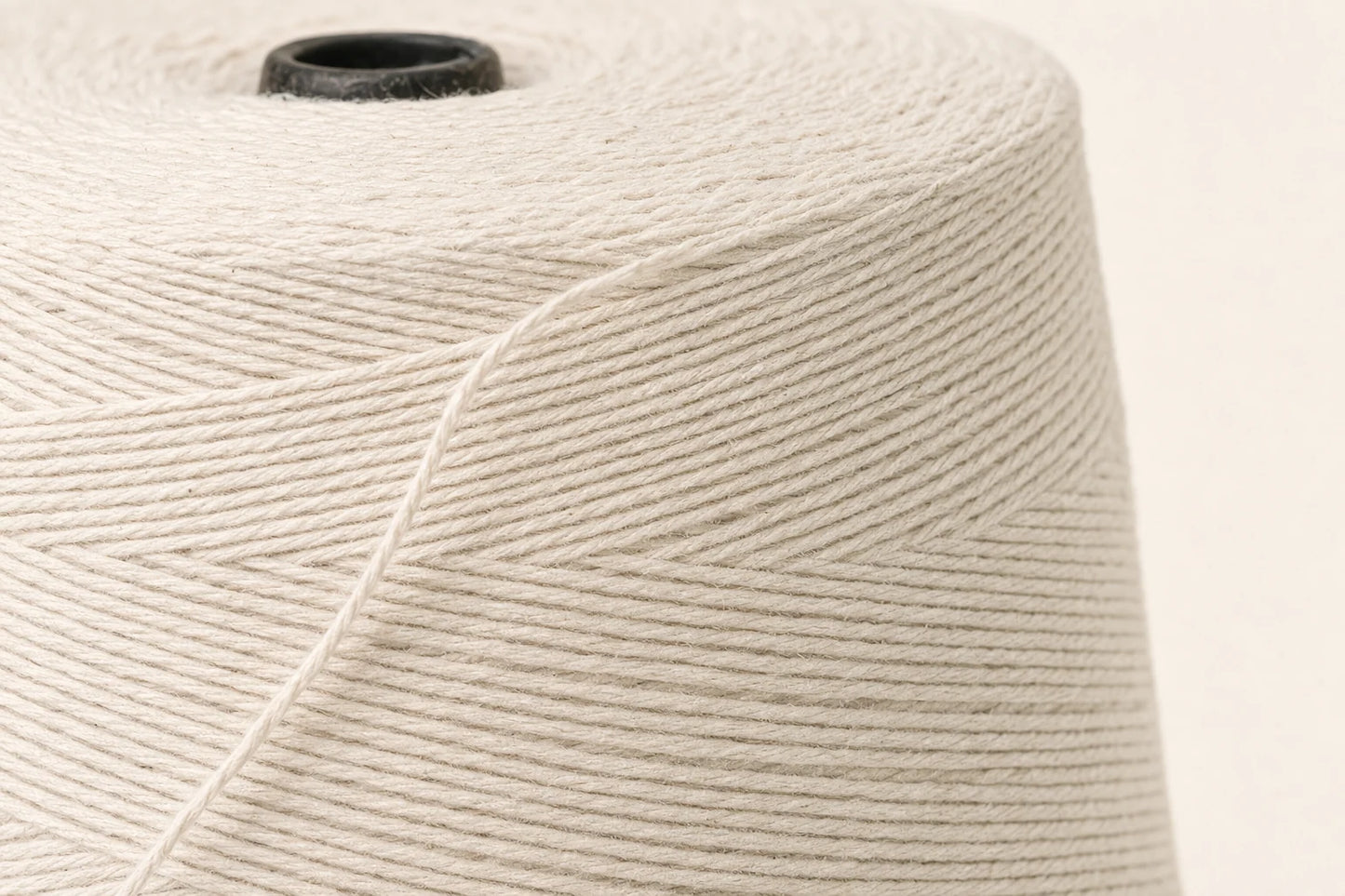 3600' Cotton Strings Cone close-up product detail